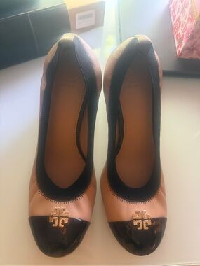 Tory Burch Tan Leather Pumps with Black Patent Cap Toe